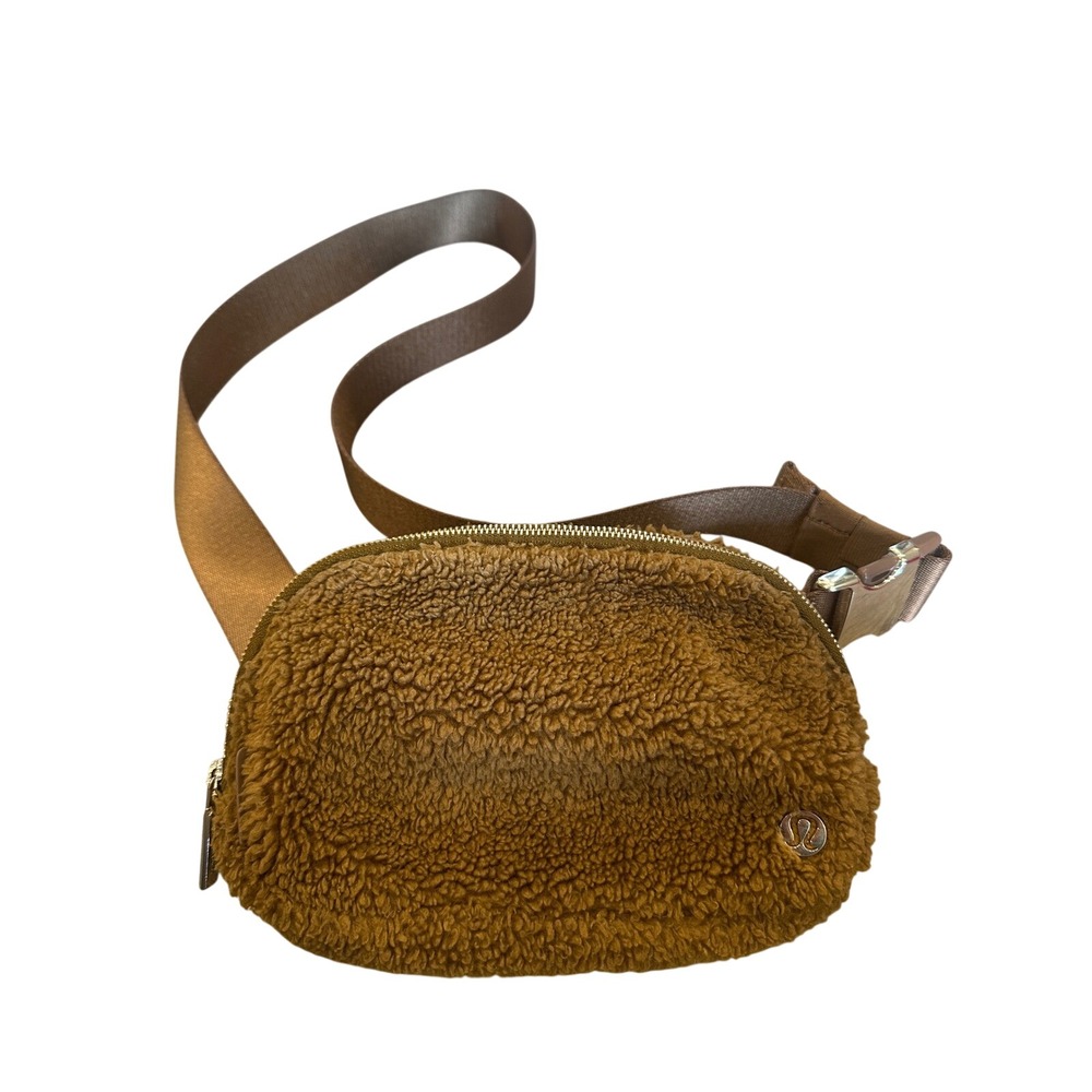 Lululemon Everywhere Belt Bag 1L Fleece Sherpa Burnt Caramel‎ Brown Gold Logo